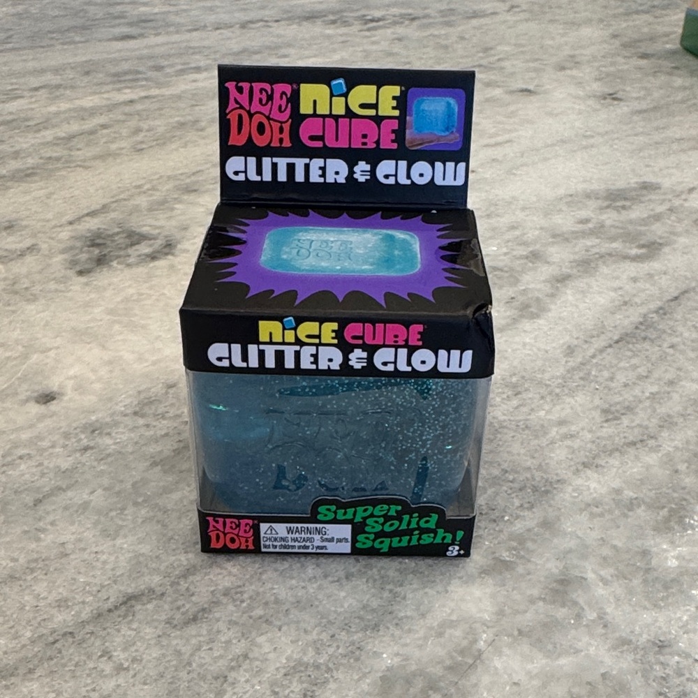 Nice Cube Glitter & Glow Toy